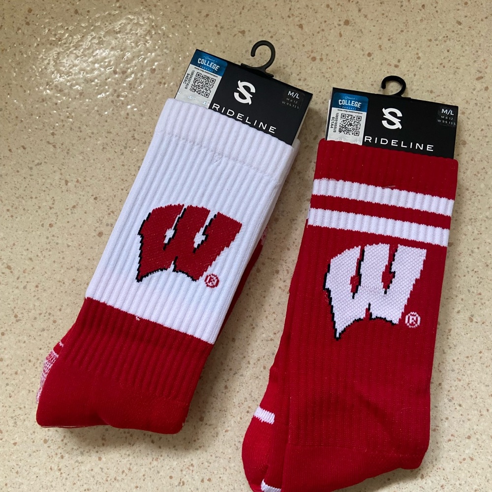 UW Wisconsin Badgers socks